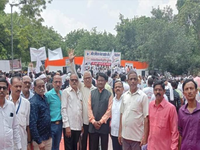 Ration Shopkeepers and Kerosene License Holders of Sindhudurg District Participate in Nationwide Movement on Jantar Mantar in Delhi | सिंधुदुर्गातील रेशनिंग दुकानदारांचा दिल्लीत जंतर-मंतरवर घुमला आवाज! Ration Shopkeepers and Kerosene License Holders of Sindhudurg District Participate in Nationwide Movement on Jantar Mantar in Delhi | सिंधुदुर्गातील रेशनिंग दुकानदारांचा दिल्लीत जंतर-मंतरवर घुमला आवाज!