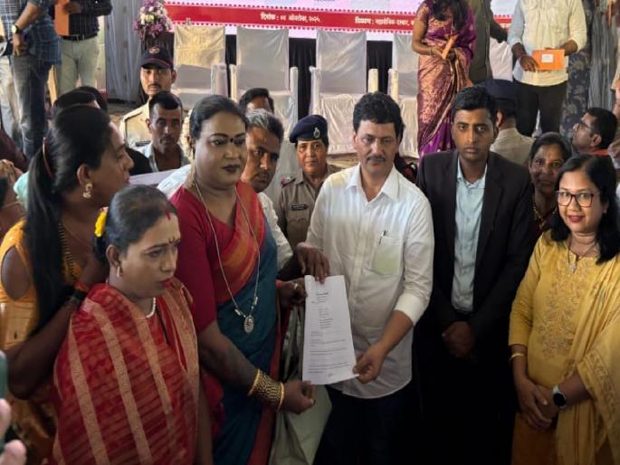 The country's first ration shop for transgenders is in Kolhapur | तृतीयपंथीयांसाठी देशातील पहिले रेशन दुकान कोल्हापुरात