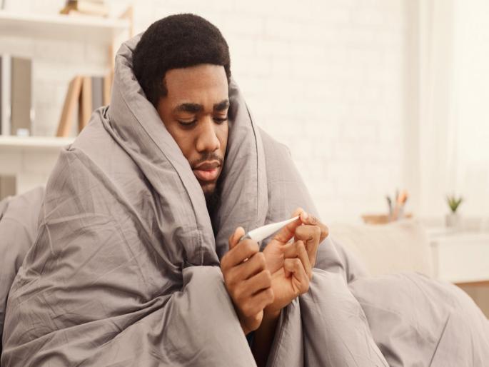 Coronavirus : What to do if you loved one show symptoms test positive covid 19 api | Coronavirus: घरातील सदस्यांमध्ये कोरोनाची लक्षणे दिसत असतील तर काय करावे? Coronavirus : What to do if you loved one show symptoms test positive covid 19 api | Coronavirus: घरातील सदस्यांमध्ये कोरोनाची लक्षणे दिसत असतील तर काय करावे?