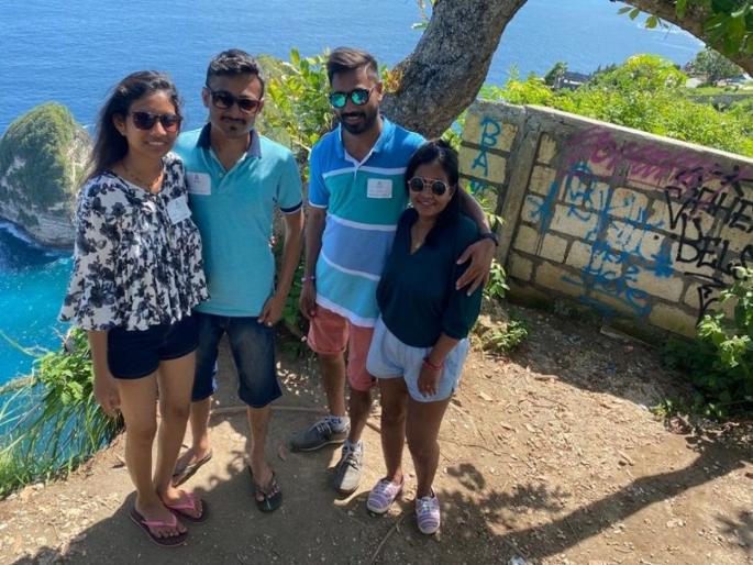 Coronarvirus : 27 newly wed couple stuck in Indonesia gone for honeymoon api | Coronarvirus : पैसे संपले, फ्लाईट्सही बंद; हनीमूनला गेलेली जोडपी अडकली