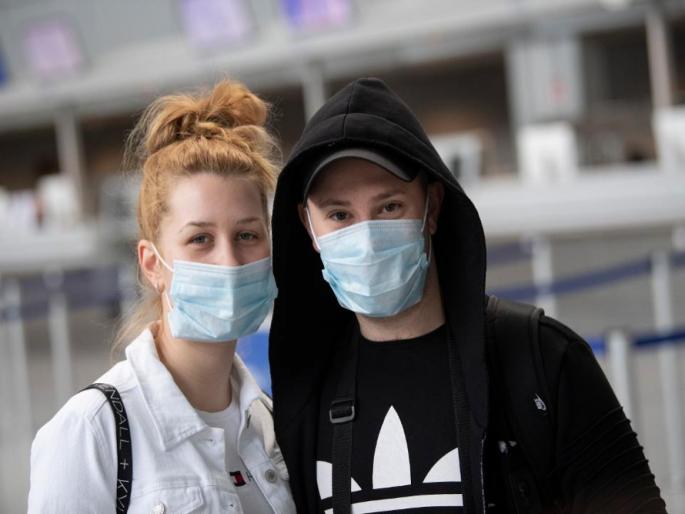 Coronavirus scare ditch hanshake and hug api | Coronavirus मुळे नेहमीसाठी बंद होतील वर्षानुवर्षे चालत आलेले 'हे' ट्रेन्ड्स! Coronavirus scare ditch hanshake and hug api | Coronavirus मुळे नेहमीसाठी बंद होतील वर्षानुवर्षे चालत आलेले 'हे' ट्रेन्ड्स!