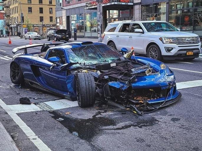 Video : Man rams Rs 5.75 crore porsche mirage gt into parked car in Manhattan api | Video! ओव्हर कॉन्फिडन्स नडला, 5.57 कोटी रूपयांची लक्झरी कार घेऊन पाच कारला भिडला...