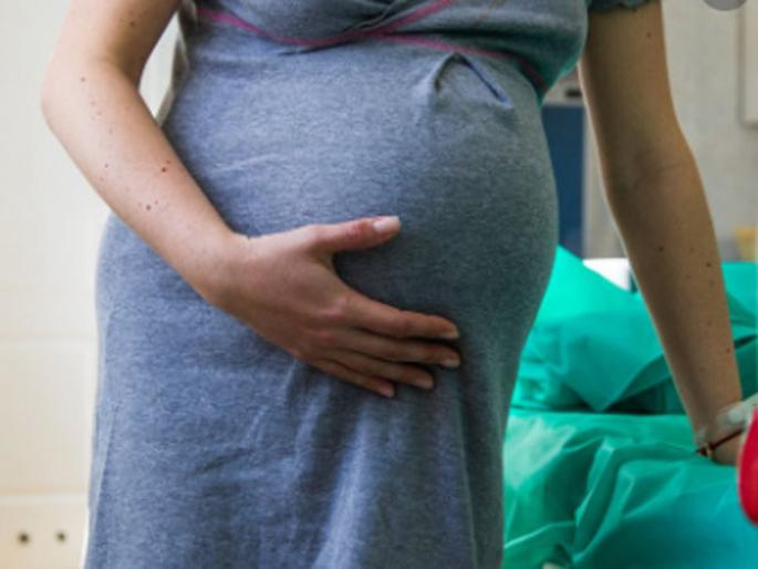 Shocking! Woman detained near US-Mexico border forced to deliver baby standing api | धक्कादायक! 'ती' मदतीसाठी ओरडत राहिली पण कुणी आलं नाही, उभ्यानेच बाळाला दिला जन्म! Shocking! Woman detained near US-Mexico border forced to deliver baby standing api | धक्कादायक! 'ती' मदतीसाठी ओरडत राहिली पण कुणी आलं नाही, उभ्यानेच बाळाला दिला जन्म!