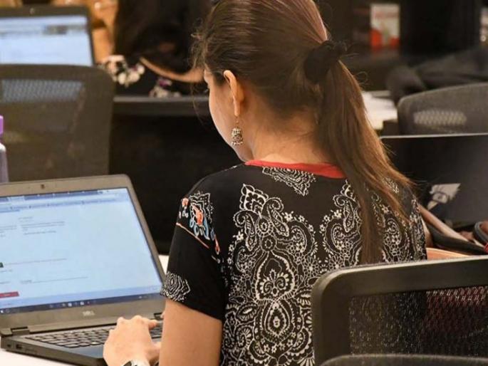 A women job application rejected due to her surname in Assam | फक्त सरनेममुळे महिलेचा नोकरीचा अर्ज पुन्हा पुन्हा रिजेक्ट, लोकही उडवतात खिल्ली!