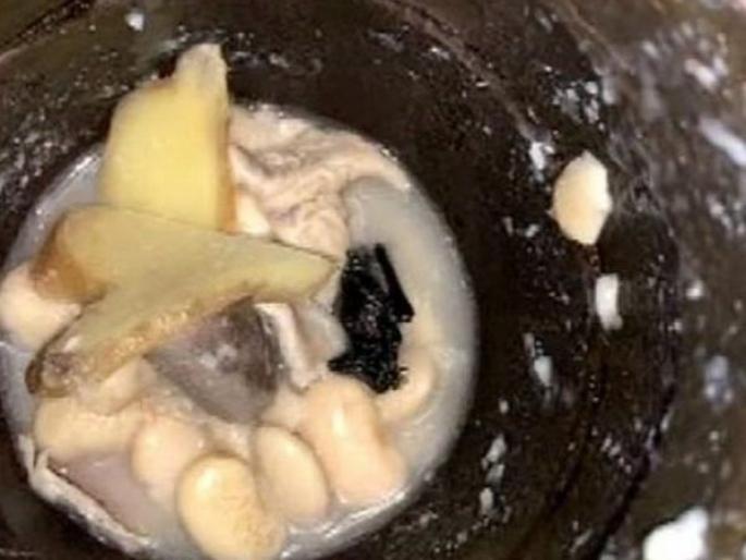 Dead bat in pork soup family get tested themselves for coronavirus in Wuhan | बोंबला! सूपमध्ये त्यांना असं काही दिसलं की परिवारातील सर्वांना करावी लागली कोरोना टेस्ट! Dead bat in pork soup family get tested themselves for coronavirus in Wuhan | बोंबला! सूपमध्ये त्यांना असं काही दिसलं की परिवारातील सर्वांना करावी लागली कोरोना टेस्ट!