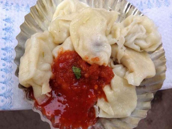 Chinese man stomach intestine blast after eating spicy momos | बाबो! तिखट मिरचीचे मोमोज खाणं पडलं महागात, पोटात झाला स्फोट आणि... Chinese man stomach intestine blast after eating spicy momos | बाबो! तिखट मिरचीचे मोमोज खाणं पडलं महागात, पोटात झाला स्फोट आणि...