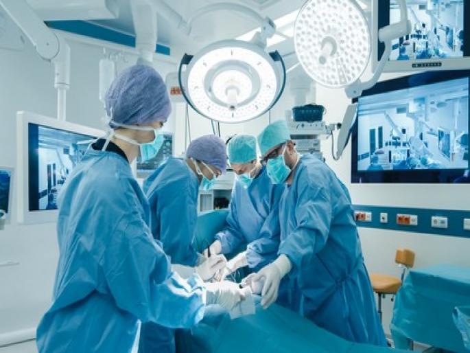 Epilepsy operation successfully done on 13th year old girl in Kokilaben dhirubhai ambani hospital | कोकिलाबेन हॉस्पिटलमध्ये कोरोना काळात 13 वर्षांच्या मुलीवर दुर्मिळ व गुंतागुंतीची ‘अपस्मार शस्त्रक्रिया’ Epilepsy operation successfully done on 13th year old girl in Kokilaben dhirubhai ambani hospital | कोकिलाबेन हॉस्पिटलमध्ये कोरोना काळात 13 वर्षांच्या मुलीवर दुर्मिळ व गुंतागुंतीची ‘अपस्मार शस्त्रक्रिया’