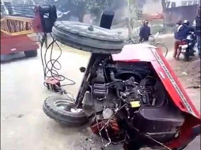 Viral Video : Tractor funny video breaks in two parts | Viral Video :कायच्या काय! चक्क ट्रॅक्टरचे झाले दोन तुकडे, व्हिडीओ पाहून लोटपोट होऊन हसू लागले लोक! Viral Video : Tractor funny video breaks in two parts | Viral Video :कायच्या काय! चक्क ट्रॅक्टरचे झाले दोन तुकडे, व्हिडीओ पाहून लोटपोट होऊन हसू लागले लोक!