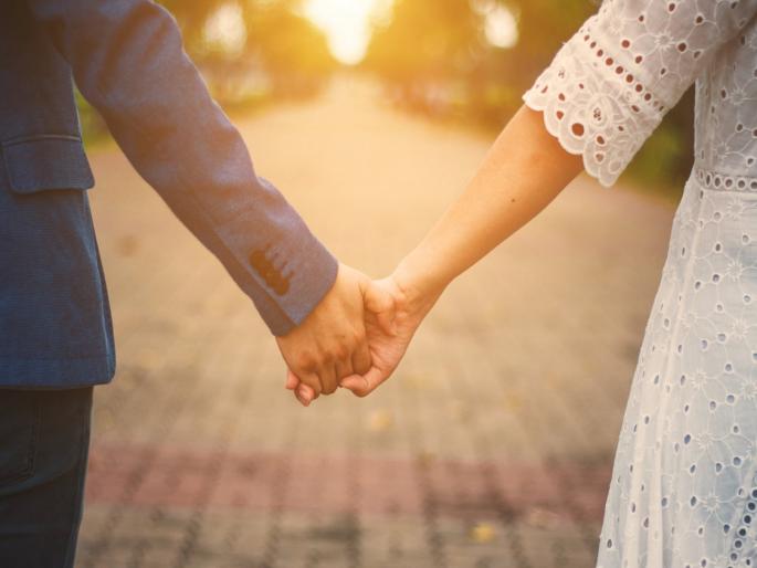 Mumbai husband elopes with girlfriend found in Indore | मला कोरोना झालाय म्हणत पती घर सोडून गेला; पोलिसांना इंदूरमध्ये गर्लफ्रेंडसोबत सापडला Mumbai husband elopes with girlfriend found in Indore | मला कोरोना झालाय म्हणत पती घर सोडून गेला; पोलिसांना इंदूरमध्ये गर्लफ्रेंडसोबत सापडला