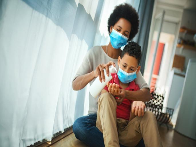 Coronavirus : Take care of a few things before wearing a mask | Coronavirus : मास्क घालण्यापूर्वी कोणत्या गोष्टींची काळजी घ्यावी? वाचा काय सांगतात तज्ज्ञ..... Coronavirus : Take care of a few things before wearing a mask | Coronavirus : मास्क घालण्यापूर्वी कोणत्या गोष्टींची काळजी घ्यावी? वाचा काय सांगतात तज्ज्ञ.....