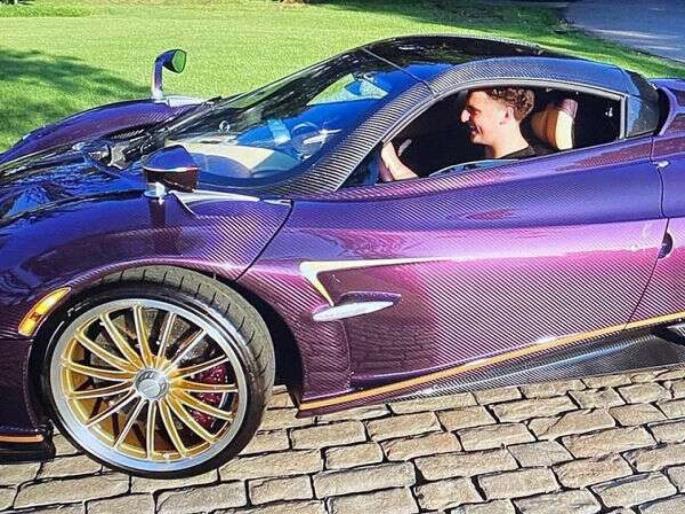 17 year old youtuber crashes dads pagani car worth 25 crore while filming | बोंबला! व्हिडीओ बनवता बनवता ठोकली वडिलांची २५ कोटींची कार, मग सांगितलं कारण... 17 year old youtuber crashes dads pagani car worth 25 crore while filming | बोंबला! व्हिडीओ बनवता बनवता ठोकली वडिलांची २५ कोटींची कार, मग सांगितलं कारण...