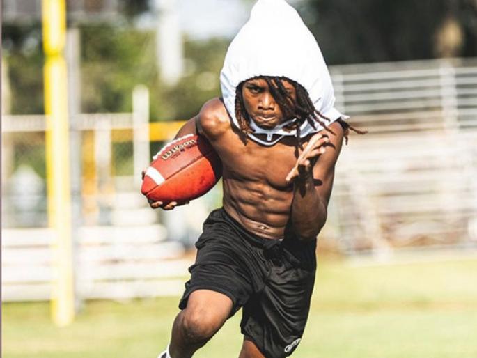 Anand Mahindra shares video of fastest kid in the World Rudolph Blaze Ingram | VIDEO : 'मशीनसारखा वेगवान धावतो हा मुलगा', 'त्याचा' स्पीड पाहून अवाक् झाले आनंद महिंद्रा Anand Mahindra shares video of fastest kid in the World Rudolph Blaze Ingram | VIDEO : 'मशीनसारखा वेगवान धावतो हा मुलगा', 'त्याचा' स्पीड पाहून अवाक् झाले आनंद महिंद्रा