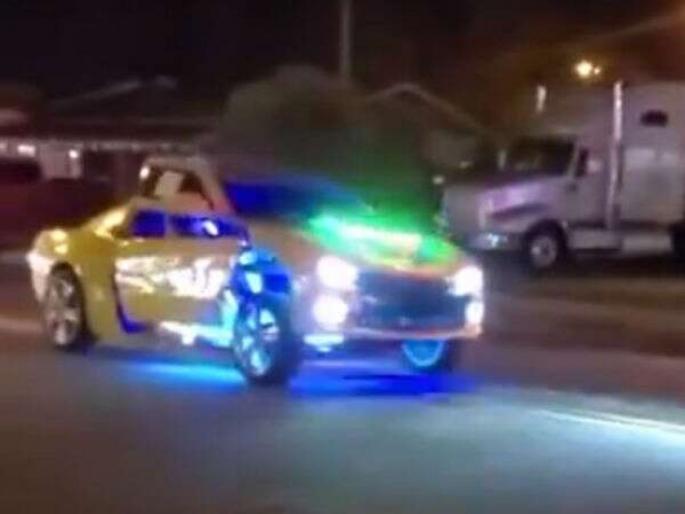 Real transformer car shocking video goes viral on social media | आयो! ही कार आहे की रोबोट? VIDEO पाहून तुमचा तुमच्याच डोळ्यांवर बसणार नाही विश्वास! Real transformer car shocking video goes viral on social media | आयो! ही कार आहे की रोबोट? VIDEO पाहून तुमचा तुमच्याच डोळ्यांवर बसणार नाही विश्वास!