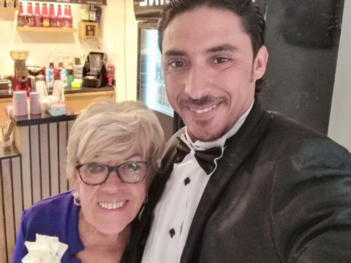 81 year old UK woman married 35 Egyptian man | एका लग्नाची गोष्ट! ८१ वर्षीय महिलेचं ३५ वर्षाच्या तरूणाशी लग्न, पण एका गोष्टीने झाले हैराण...