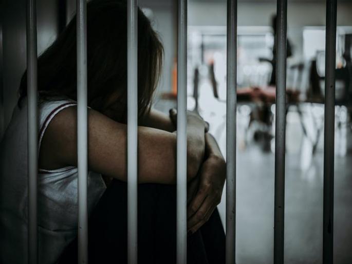 Dubai british woman arrested over just a word after Ukrainian flatmate reported her to police for it | दुबईमधील अजब घटना, केवळ 'हा' एक शब्द बोलल्याने ब्रिटिश महिलेला टाकलं तुरूंगात; असं काय म्हणाली ती?