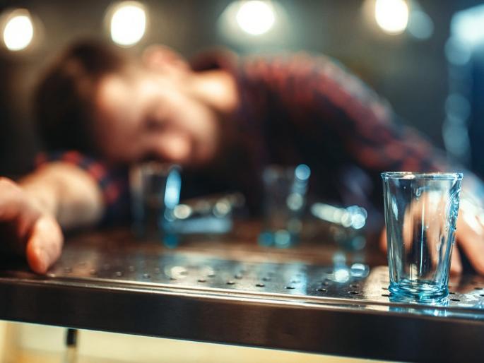 Russian man drinks above 1 litre vodka on youtube livestream dies as viewers watch in horror | धक्कादायक! यूट्यूबरने दिलं होतं दारू पिण्याचं चॅलेंज, १.५ लीटर वोडका पिऊन व्यक्तीचा LIVE मृत्यू... Russian man drinks above 1 litre vodka on youtube livestream dies as viewers watch in horror | धक्कादायक! यूट्यूबरने दिलं होतं दारू पिण्याचं चॅलेंज, १.५ लीटर वोडका पिऊन व्यक्तीचा LIVE मृत्यू...