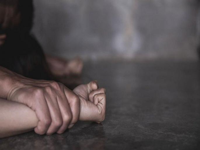 Cake delivery boy of a well known company blackmailed 66 women and raped them | धक्कादायक! केक डिलेव्हरी बॉयने ६६ महिलांना ब्लॅकमेल करून केला बलात्कार, असा बनवत होता शिकार.... Cake delivery boy of a well known company blackmailed 66 women and raped them | धक्कादायक! केक डिलेव्हरी बॉयने ६६ महिलांना ब्लॅकमेल करून केला बलात्कार, असा बनवत होता शिकार....