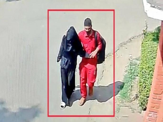 Uttar Pradesh Agra minor girl kidnaped cctv footage | आधी बेशुद्ध केलं, नंतर बुरका घातला...तरूणाने दिवसाढवळ्या तरूणीचं केलं दुसऱ्यांदा अपहरण.... Uttar Pradesh Agra minor girl kidnaped cctv footage | आधी बेशुद्ध केलं, नंतर बुरका घातला...तरूणाने दिवसाढवळ्या तरूणीचं केलं दुसऱ्यांदा अपहरण....