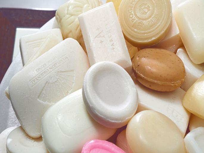 This Is What Happens to Half-used Hotel Soap | मोठ्या हॉटेल्समध्ये एकदा वापरलेल्या साबणांचं पुढे काय केलं जातं?