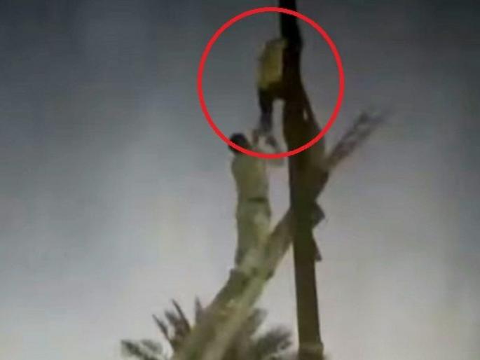 Man climbs electric pole after wife leaves house without informing him in Chhattisgarh | बापरे बाप डोक्याला ताप! पत्नीसाठी तो विजेच्या खांबावर चढला अन् पोलिसांनी पाय धरून खाली खेचला... Man climbs electric pole after wife leaves house without informing him in Chhattisgarh | बापरे बाप डोक्याला ताप! पत्नीसाठी तो विजेच्या खांबावर चढला अन् पोलिसांनी पाय धरून खाली खेचला...