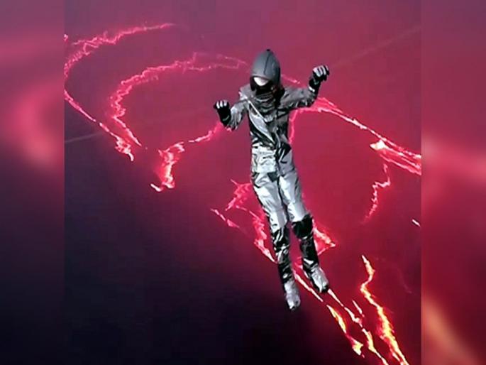 Karina Oliani traverses lava lake creates Guinness world record | 1187 डिग्री सेल्सिअसवर धगधगत होता ज्वालामुखीतील लाव्हारस, पार करत महिलेने बनवला वर्ल्ड रेकॉर्ड Karina Oliani traverses lava lake creates Guinness world record | 1187 डिग्री सेल्सिअसवर धगधगत होता ज्वालामुखीतील लाव्हारस, पार करत महिलेने बनवला वर्ल्ड रेकॉर्ड