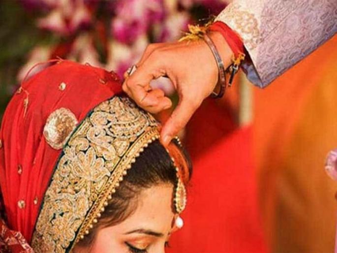 Indian tv shows dramatic accidental Shaadi plot video clip goes viral | बाप रे बाप डोक्याला ताप! टीव्ही मालिकेतील हे लग्न पाहून हेच म्हणाल - अरे आवरा ह्यांना!