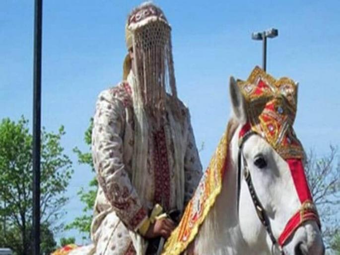UP : Groom make high voltage drama when getting apache bike instead of bullet in dowry | बुलेट दिली नाही म्हणून नवरदेवाचा हाय व्होल्टेज ड्रामा, घोडीवरून उतरून सर्वांसमोर काढले कपडे आणि... UP : Groom make high voltage drama when getting apache bike instead of bullet in dowry | बुलेट दिली नाही म्हणून नवरदेवाचा हाय व्होल्टेज ड्रामा, घोडीवरून उतरून सर्वांसमोर काढले कपडे आणि...