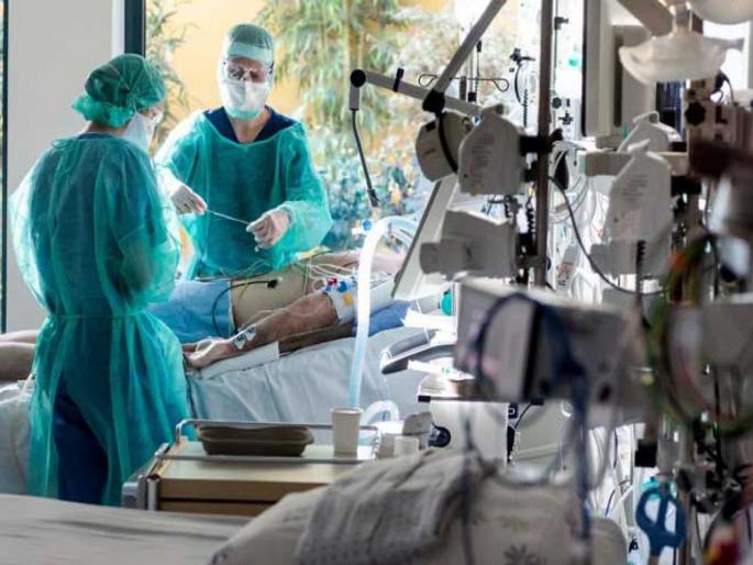 Coronavirus : Know when one should seek admission in hospital after found covid 19 positive | Covid-19 पॉझिटिव्ह झाल्यावर रूग्णाने हॉस्पिटलमध्ये कधी भरती व्हावं? वाचा तज्ज्ञांचा सल्ला.... Coronavirus : Know when one should seek admission in hospital after found covid 19 positive | Covid-19 पॉझिटिव्ह झाल्यावर रूग्णाने हॉस्पिटलमध्ये कधी भरती व्हावं? वाचा तज्ज्ञांचा सल्ला....
