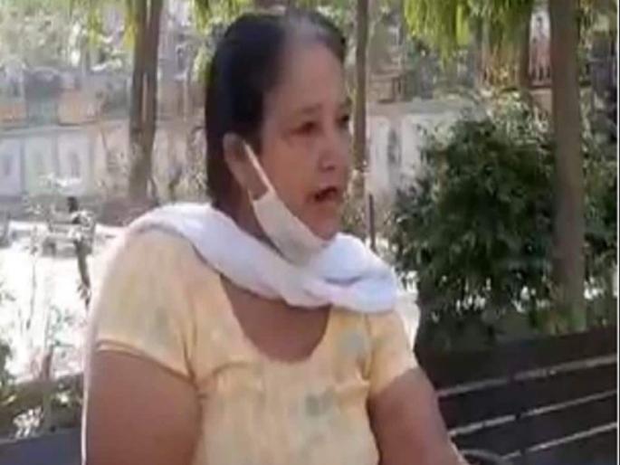 Delhi viral video of alcohol aunty dolly demand to open liquor shop | म्हणे, दारू अंदर, कोरोना बाहेर; 'त्या' आंटीचं अरविंद केजरीवालांना भलतंच 'सजेशन' Delhi viral video of alcohol aunty dolly demand to open liquor shop | म्हणे, दारू अंदर, कोरोना बाहेर; 'त्या' आंटीचं अरविंद केजरीवालांना भलतंच 'सजेशन'