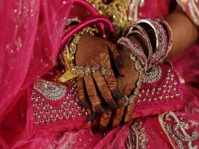UP Mahoba groom failed in Maths test bride refuses to marry | बोंबला! नवरीने लग्न मंडपातच घेतली नवरदेवाची शाळा,२ चा पाढा नाही आला तर लग्नास दिला नकार! UP Mahoba groom failed in Maths test bride refuses to marry | बोंबला! नवरीने लग्न मंडपातच घेतली नवरदेवाची शाळा,२ चा पाढा नाही आला तर लग्नास दिला नकार!
