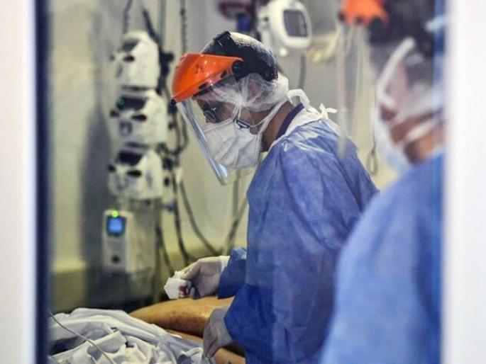 Woman tests negative for covid-19 10 times but tested positive after death | महिलेचा कोरोना रिपोर्ट १० वेळा आला निगेटिव्ह, मृत्युनंतर समोर आलेलं कारण ऐकून परिवाराला धक्का....