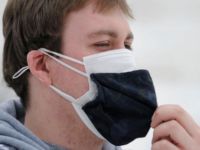 Coronavirus : Right way of double masking to protect from covid 19 | Coronavirus : कसं कराल डबल मास्किंग, काय आहे योग्य पद्धत? जाणून घ्या तज्ज्ञांकडून.... Coronavirus : Right way of double masking to protect from covid 19 | Coronavirus : कसं कराल डबल मास्किंग, काय आहे योग्य पद्धत? जाणून घ्या तज्ज्ञांकडून....