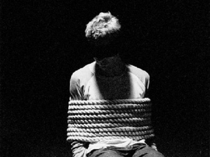 Fake kidnapping case made by man with his family in Mirzapur Uttar Pradesh | बोंबला! परिवाराचं आपल्यावर किती प्रेम आहे, बघण्यासाठी तरूणाने रचलं स्वत:च्या अपहरणाचं नाट्य, पण... Fake kidnapping case made by man with his family in Mirzapur Uttar Pradesh | बोंबला! परिवाराचं आपल्यावर किती प्रेम आहे, बघण्यासाठी तरूणाने रचलं स्वत:च्या अपहरणाचं नाट्य, पण...