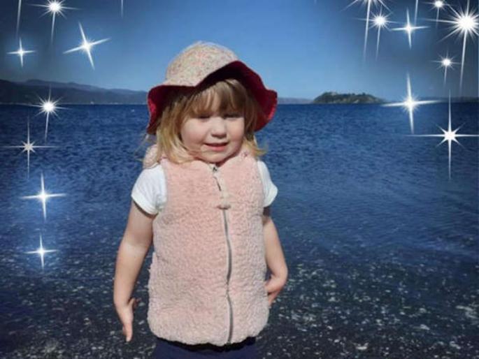 Father fell on 3 years old daughter during playing in playground girl dies in tragic accident | हृदयद्रावक! गेम खेळताना मुलीच्या अंगावर पडले तिचे वडील, तीन वर्षाच्या मुलीने गमावला जीव! Father fell on 3 years old daughter during playing in playground girl dies in tragic accident | हृदयद्रावक! गेम खेळताना मुलीच्या अंगावर पडले तिचे वडील, तीन वर्षाच्या मुलीने गमावला जीव!