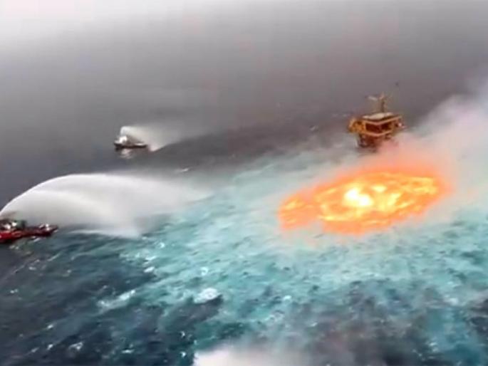 When you see a fire in the sea, cities will come to you, a raging form of fire never seen before. | समुद्रात लागलेली आग पाहुन तुमच्या अंगावर येतील शहारे, कधीही न पाहिलेलं आगीचं रौद्ररुप When you see a fire in the sea, cities will come to you, a raging form of fire never seen before. | समुद्रात लागलेली आग पाहुन तुमच्या अंगावर येतील शहारे, कधीही न पाहिलेलं आगीचं रौद्ररुप