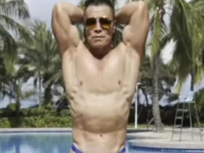 72 year old body builder looks like 30 year. Age is just a number | तरूणांनाही लाजवेल अशी आहे या ७२ वर्षीय व्यक्तीची बॉडी, फोटो बघाल तर बघतच रहाल....