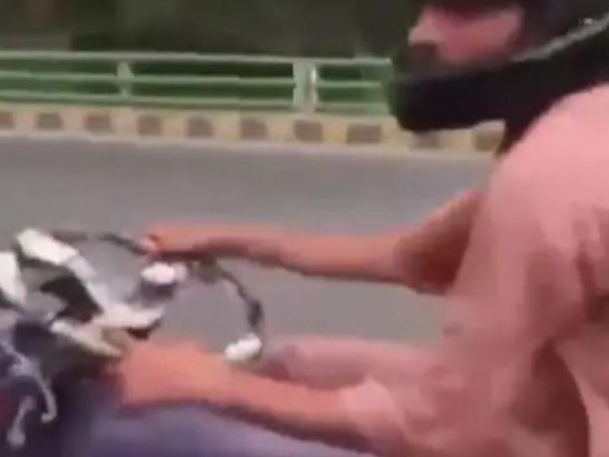 young man driving bike with car steering, created such bike which feels like car | याचा सुपरफंडु जुगाड लय भारी! बाईक चालवतोय की कार हे तु्म्हाला कळणारच नाही