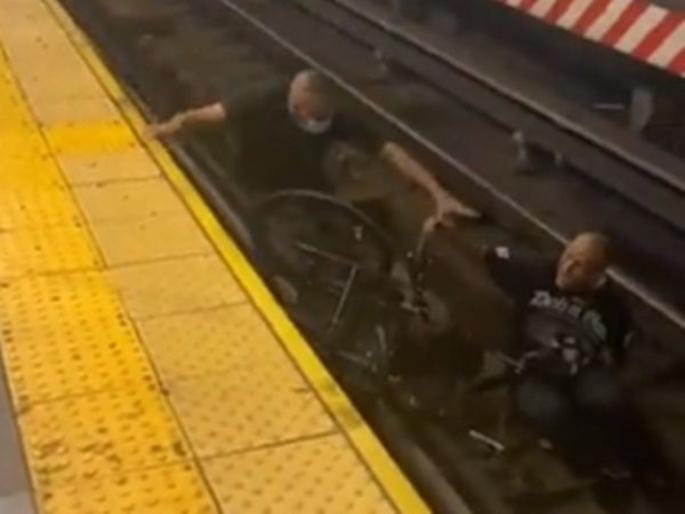 man saved wheelchair handicap from death, he fell on railway track and train was arriving in 10 seconds | माणुसकी जिंदाबाद! रेल्वे यायला शिल्लक होती फक्त १० सेकंद, इतक्यात अपंग पडला रेल्वे ट्रॅकवर, मग... man saved wheelchair handicap from death, he fell on railway track and train was arriving in 10 seconds | माणुसकी जिंदाबाद! रेल्वे यायला शिल्लक होती फक्त १० सेकंद, इतक्यात अपंग पडला रेल्वे ट्रॅकवर, मग...