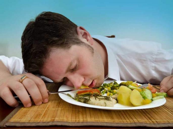 sleep after eating food or lunch, know the reasons | जेवल्यानंतर झोप येतेय? असू शकतात हे गंभीर आजार! आजच जाणून घ्या यामागील कारणं sleep after eating food or lunch, know the reasons | जेवल्यानंतर झोप येतेय? असू शकतात हे गंभीर आजार! आजच जाणून घ्या यामागील कारणं