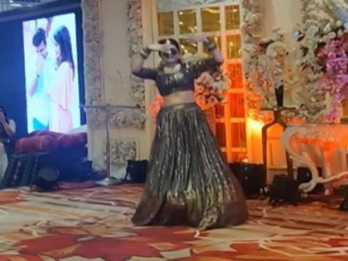 sister did cute dance in brothers wedding, video goes viral | भावाच्या लग्नात बहिणीने केला असा धमाकेदार डान्स, की सर्व म्हणाले...ये घनी बावरी हो गयी! sister did cute dance in brothers wedding, video goes viral | भावाच्या लग्नात बहिणीने केला असा धमाकेदार डान्स, की सर्व म्हणाले...ये घनी बावरी हो गयी!