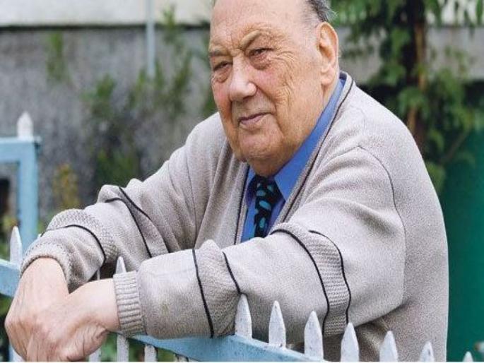 the luckiest man in the world frane selak cheated death for 7 seven times | प्लेन क्रॅश झालं, ट्रेन दरीत कोसळली, कारमध्ये जळाला, तब्बल ७ वेळा भीषण अपघातातून असा वाचला 'हा' the luckiest man in the world frane selak cheated death for 7 seven times | प्लेन क्रॅश झालं, ट्रेन दरीत कोसळली, कारमध्ये जळाला, तब्बल ७ वेळा भीषण अपघातातून असा वाचला 'हा'