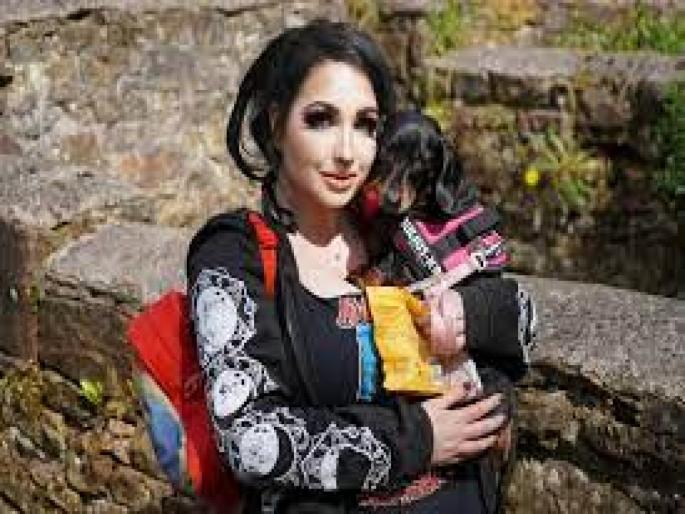 model rachael huckle got new life because of fans and cartoon dresses | मरणाच्या दारात होती मॉडेल ,फॅन्समुळे तिच्या आयुष्यात झाला 'हा' चमत्कार आणि नशीबच पालटलं model rachael huckle got new life because of fans and cartoon dresses | मरणाच्या दारात होती मॉडेल ,फॅन्समुळे तिच्या आयुष्यात झाला 'हा' चमत्कार आणि नशीबच पालटलं