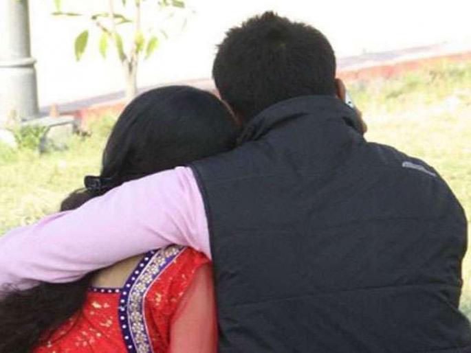 Illicit relation married woman run away with lover two children mother from hooghly West Bengal- | फेसबुकवरील प्रियकरासोबत पळून गेली दोन मुलांची आई असलेली महिला, पती मदतीसाठी पोलिसांच्या दारात Illicit relation married woman run away with lover two children mother from hooghly West Bengal- | फेसबुकवरील प्रियकरासोबत पळून गेली दोन मुलांची आई असलेली महिला, पती मदतीसाठी पोलिसांच्या दारात