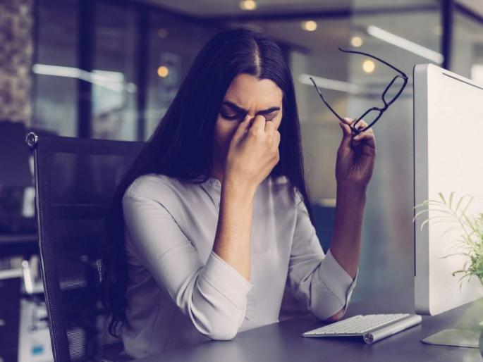 Eye care in the workplace | कामाच्या ठिकाणी डोळ्यांची काळजी कशी घ्याल? जाणून घ्या उपाय.... Eye care in the workplace | कामाच्या ठिकाणी डोळ्यांची काळजी कशी घ्याल? जाणून घ्या उपाय....
