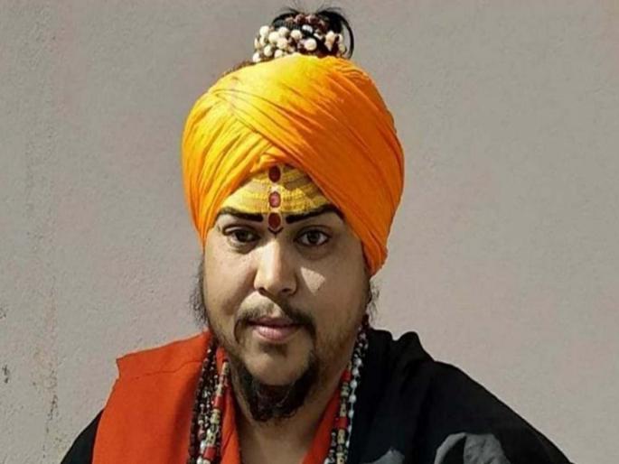 MP : Indore chhotu maharaj is a woman fake police officer case rain of money | धक्कादायक खुलासा! भूतांकडून नोटांचा पाऊस पाडणारा तांत्रिक छोटू महाराज निघाला महिला, सगळेच हैराण... MP : Indore chhotu maharaj is a woman fake police officer case rain of money | धक्कादायक खुलासा! भूतांकडून नोटांचा पाऊस पाडणारा तांत्रिक छोटू महाराज निघाला महिला, सगळेच हैराण...