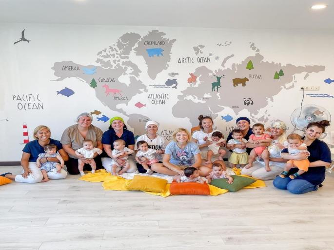 mother of 21 children at the age of 24 spends crores on nannies | काय सांगता! २४ व्या वर्षी २१ मुलांची आई झाली ही महिला, आयांसाठी खर्च करते करोडो रुपये mother of 21 children at the age of 24 spends crores on nannies | काय सांगता! २४ व्या वर्षी २१ मुलांची आई झाली ही महिला, आयांसाठी खर्च करते करोडो रुपये