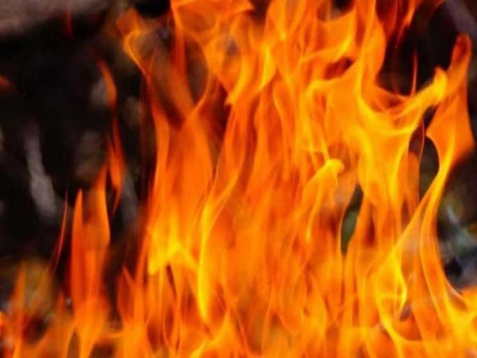 12 year old boy died of burns in Nagpur on Monday | आजी आणि मामीला घाबरवण्यासाठी १२ वर्षीय मुलाने खेचला गॅसचा पाइप, जळून मृत्यू 12 year old boy died of burns in Nagpur on Monday | आजी आणि मामीला घाबरवण्यासाठी १२ वर्षीय मुलाने खेचला गॅसचा पाइप, जळून मृत्यू