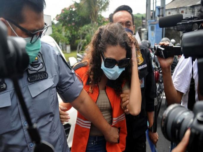 Pregnant woman killed mother with the help of boyfriend then dumped her body in a suitcase | प्रेग्नेंट मुलीने बॉयफ्रेन्डसोबत मिळून आईचा केला होता मर्डर, 'या' कारणाने झालं होतं भांडण