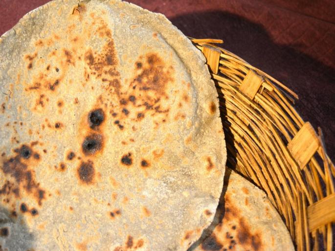 Why to eat bajre ki roti in winters | हिवाळ्यात आवर्जून खा बाजरीची भाकरी, आरोग्याला इतके फायदे होतील की विश्वास बसणार नाही!