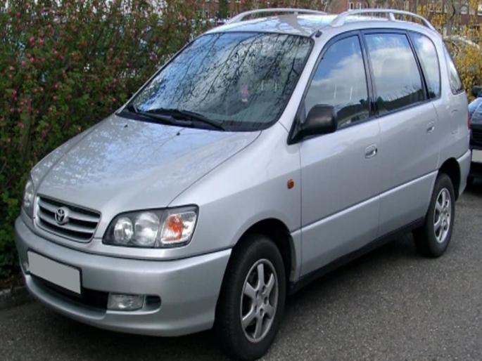 Huge python was seen wrapped in the mirror inside the car of a family who gone for picnic | OMG: पिकनिकसाठी गेलेल्या परिवाराने जसा उघडला कारचा दरवाजा, जे दिसलं ते पाहून बसला धक्का Huge python was seen wrapped in the mirror inside the car of a family who gone for picnic | OMG: पिकनिकसाठी गेलेल्या परिवाराने जसा उघडला कारचा दरवाजा, जे दिसलं ते पाहून बसला धक्का